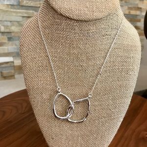 NWOT Chloe + Isabel Interlocking Teardrop Necklace